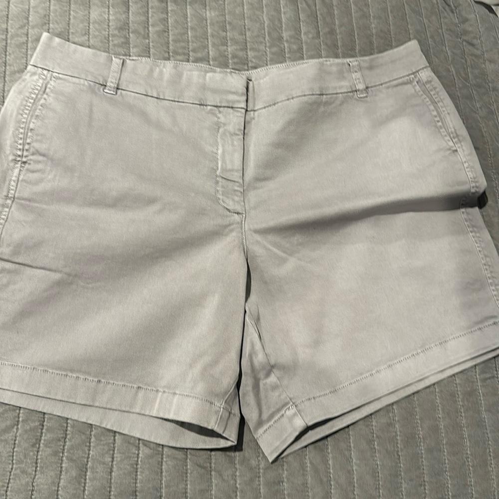Never worn J crew Chino
No tag